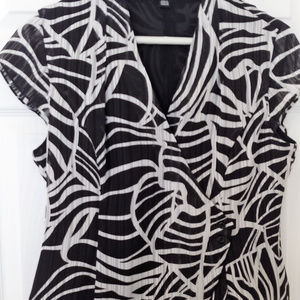 Jones/Wear  Black & White Cap Sleeve Blouse 10 P